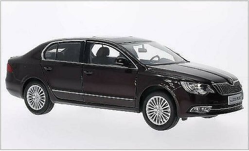 Skoda Superb Base 1/18 Paudi rosso 2013 modellini auto