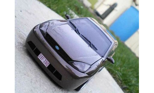 Ford Focus RS 1/18 Motormax marrone jantes 18 pouces modellini auto