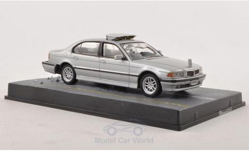 Bmw 750 1/43 SpecialC iL (E38) grigio James Bond 007 Tomorrow Never Dies ohne Vitrine modellino in miniatura
