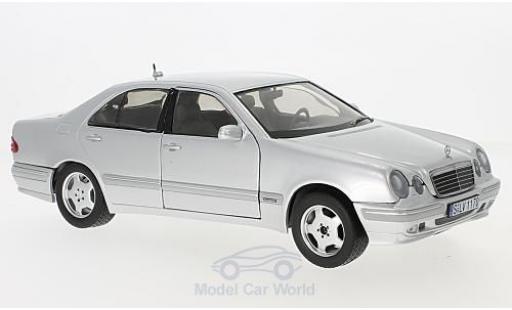Mercedes Classe E 1/18 Sun Star E320 (W210) grigio modellino in miniatura