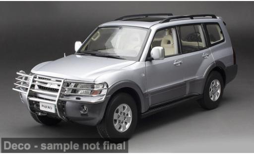 Mitsubishi Pajero 1/18 Sun Star V73 silber 1:18 modellino in miniatura