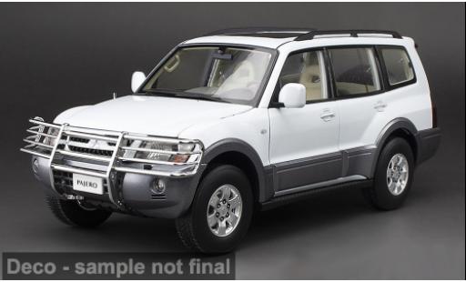 Mitsubishi Pajero 1/18 Sun Star V73 weiss 1:18 modellino in miniatura
