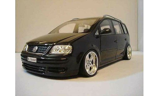 Volkswagen Touran Base 1/18 Shanghai Volkswagen nero jantes porsche modellini auto