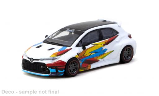 Toyota Corolla 1/64 Tarmac Works GR Widebody weiss/Dekor 2025 1:64 modellino in miniatura