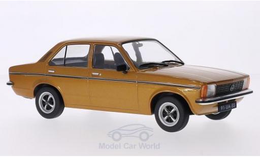 Opel Kadett E 1/18 Triple 9 Collection C Limousine gold 4-Türer modellino in miniatura