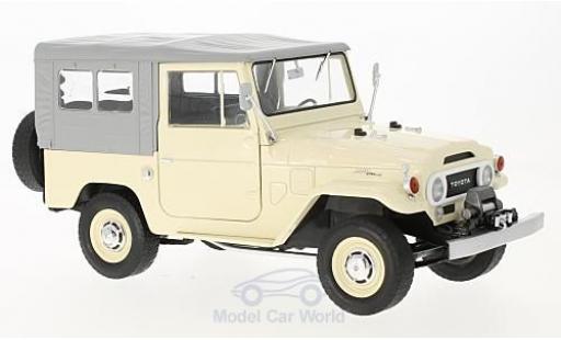 Toyota Land Cruiser 1/18 Triple 9 Collection FJ40 beige/grigio 1967 modellino in miniatura