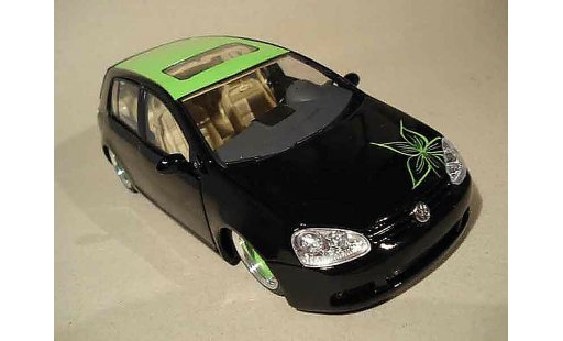 Volkswagen Golf GTI 1/18 Burago german look flower modellini auto