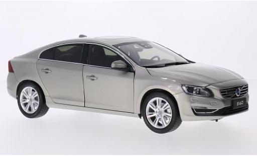 Volvo S60 1/18 Ultimate Diecast metallico beige 2015 modellino in miniatura