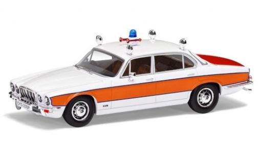 Jaguar XJ 1/43 Vanguards 6 Series 2 4.2 RHD Avon & Somerset Constabulary Police (GB) modellino in miniatura