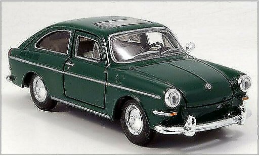 Volkswagen 1600 Base 1/24 Maisto Fastback verde modellini auto