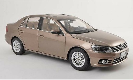 Volkswagen Bora Base 1/18 Paudi beige 2012 modellini auto