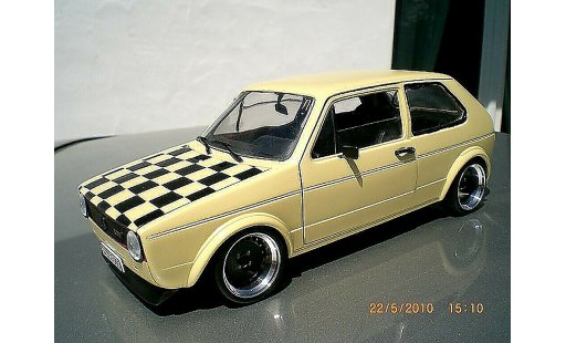 Volkswagen Golf GTI 1/18 Solido beige jantes schmidt capot damier modellini auto