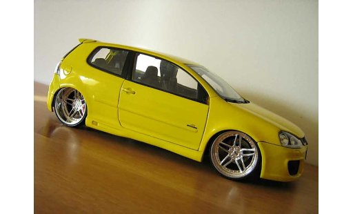Volkswagen Golf GTI 1/18 Burago giallo jantes ac schnitzer modellini auto