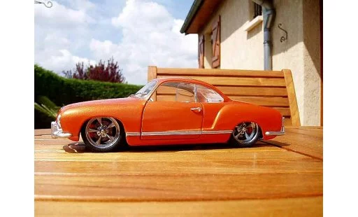 Volkswagen Karmann Base 1/18 Solido orange pulp modellini auto