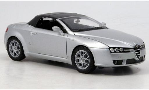 Alfa Romeo Spider 1/24 Welly silber geschlossen 1:24 modellino in miniatura