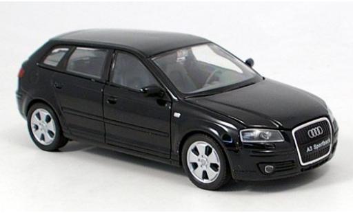 Audi A3 1/24 Welly Sportback schwarz 1:24 modellino in miniatura