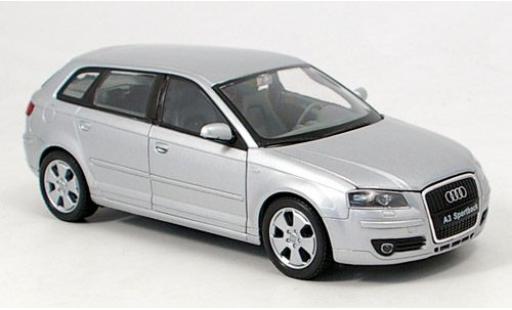 Audi A3 1/24 Welly Sportback silber 1:24 modellino in miniatura