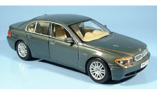 Bmw 745 1/24 Welly i met. grün 2002 1:24 modellino in miniatura