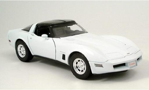 Chevrolet Corvette 1/18 Welly Coupe weiß 1982 1:18 modellino in miniatura