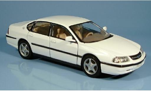 Chevrolet Impala 1/24 Welly weiss 2001 1:24 modellino in miniatura