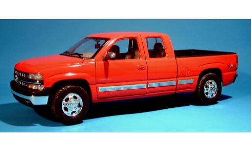 Chevrolet Silverado 1/18 Welly Ex. Cab Fleetside rot 1999 1:18 modellino in miniatura