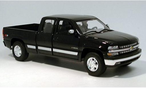Chevrolet Silverado 1/18 Welly Ext. Cab schwarz 1:18 modellino in miniatura