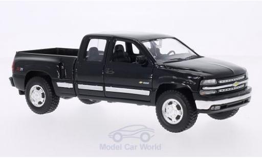 Chevrolet Silverado 1/24 Welly nero 1999 modellino in miniatura