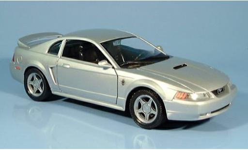 Ford Mustang 1/24 Welly GT silber 1999 1:24 modellino in miniatura