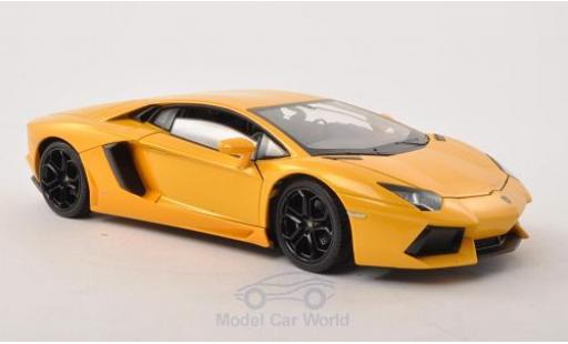 Lamborghini Aventador 1/24 Welly LP 700-4 metallico giallo modellino in miniatura