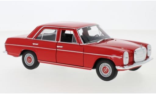 Mercedes 220 1/24 Welly (W115) rosso 1968 modellino in miniatura