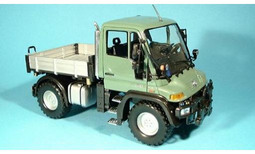 Mercedes Unimog 1/24 Welly U400 grün 1:24 modellino in miniatura