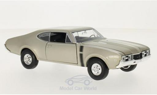 Oldsmobile 442 1/24 Welly metallico beige modellino in miniatura