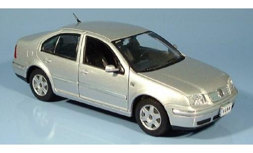 Volkswagen Bora 1/24 Welly Limousine silber 2001 1:24 modellino in miniatura