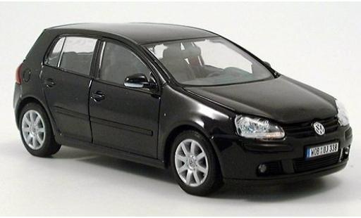 Volkswagen Golf 1/24 Welly V schwarz 2004 1:24 modellino in miniatura