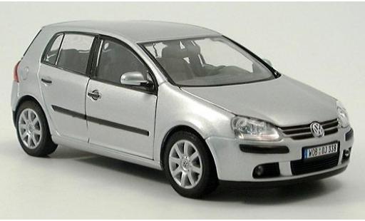 Volkswagen Golf 1/24 Welly V silber 2004 1:24 modellino in miniatura