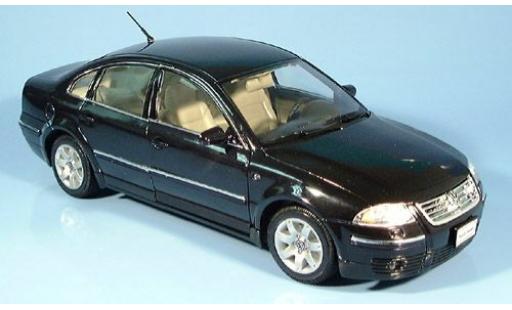 Volkswagen Passat 1/18 Welly schwarz 1:18 modellino in miniatura