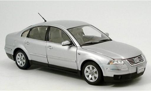 Volkswagen Passat 1/18 Welly silber 1:18 modellino in miniatura