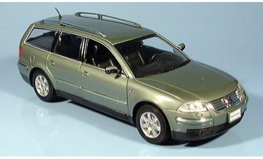 Volkswagen Passat 1/24 Welly Variant met. grün 2001 1:24 modellino in miniatura