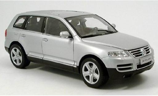 Volkswagen Touareg 1/18 Welly silber 1:18 modellino in miniatura