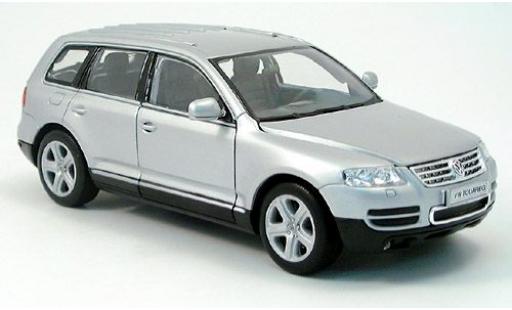Volkswagen Touareg 1/24 Welly silber 2002 1:24 modellino in miniatura