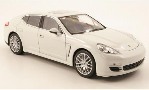 Porsche Panamera S 1/24 Welly bianco modellino in miniatura