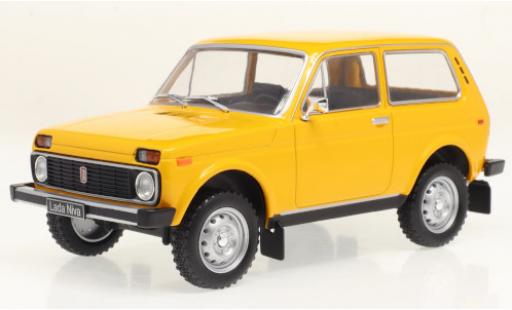 Lada Niva 1/24 WhiteBox orange modellino in miniatura