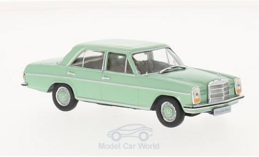 Mercedes 200 1/43 WhiteBox /8 (W115) verde 1968 modellino in miniatura