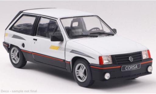 Opel Corsa 1/24 WhiteBox A SR weiss 1985 1:24 modellino in miniatura