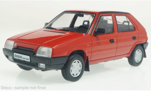 Skoda Favorit 1/24 WhiteBox rosso 1989 modellino in miniatura